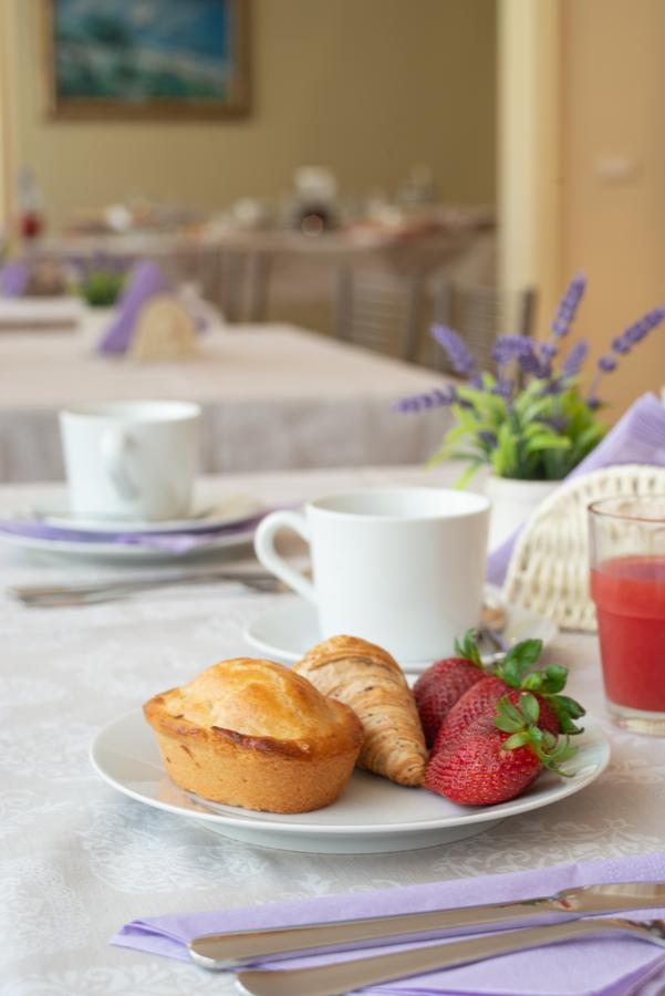 Villa Domus Salento Suites & Rooms Con Parcheggio Privato In Loco Lecce Bagian luar foto