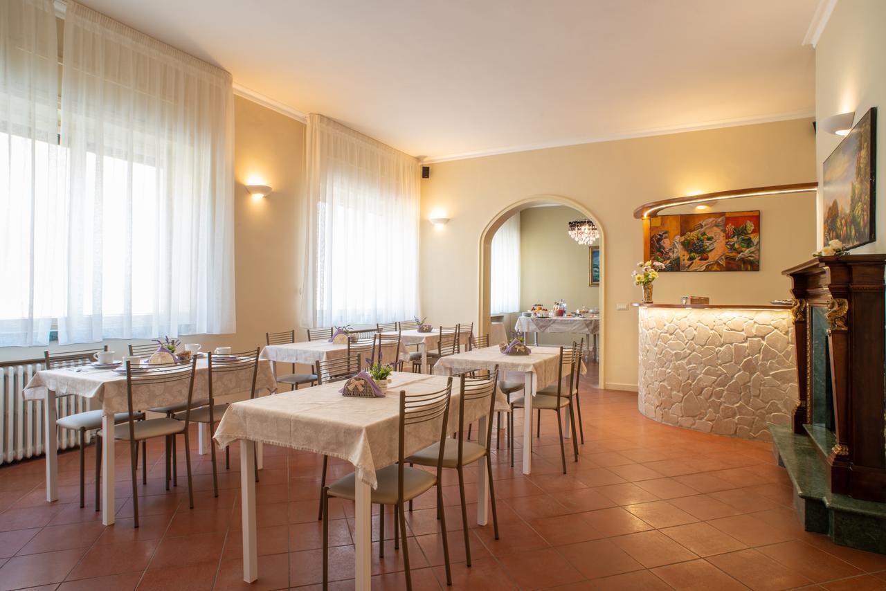 Villa Domus Salento Suites & Rooms Con Parcheggio Privato In Loco Lecce Bagian luar foto