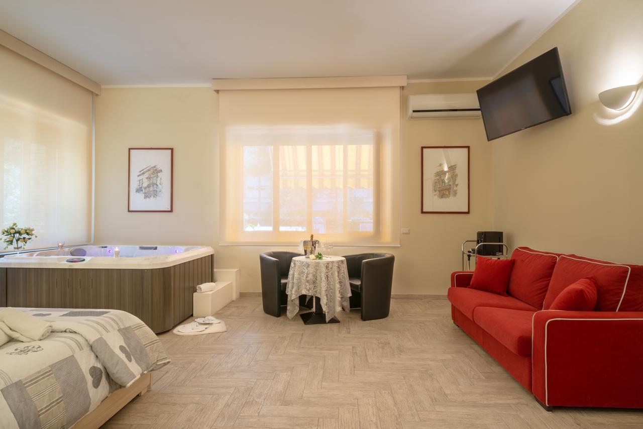 Villa Domus Salento Suites & Rooms Con Parcheggio Privato In Loco Lecce Bagian luar foto