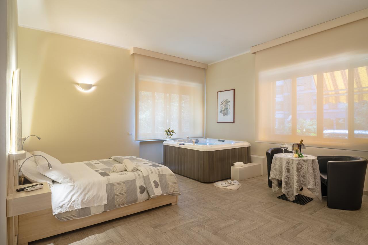 Villa Domus Salento Suites & Rooms Con Parcheggio Privato In Loco Lecce Bagian luar foto
