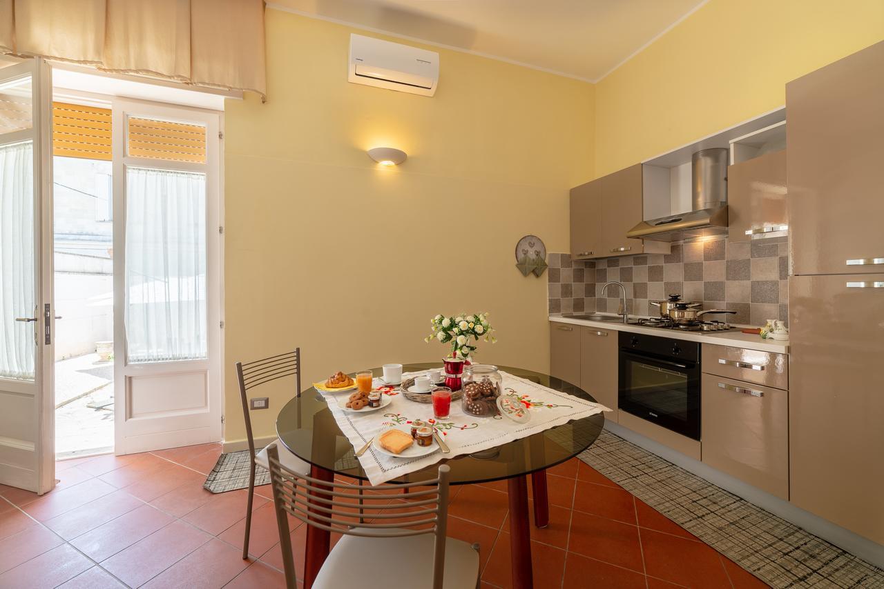 Villa Domus Salento Suites & Rooms Con Parcheggio Privato In Loco Lecce Bagian luar foto