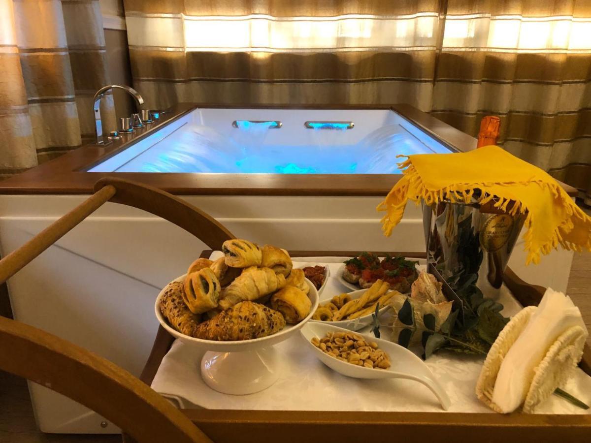 Villa Domus Salento Suites & Rooms Con Parcheggio Privato In Loco Lecce Bagian luar foto