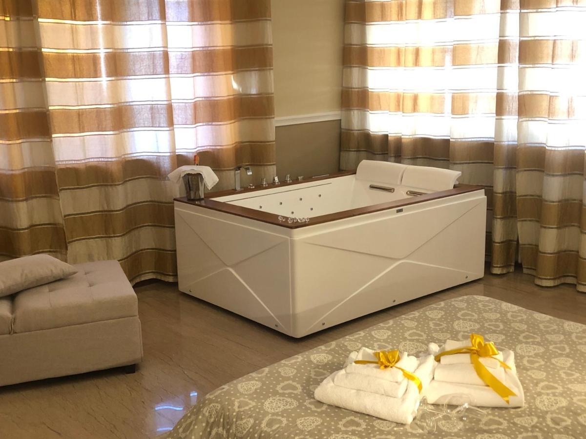 Villa Domus Salento Suites & Rooms Con Parcheggio Privato In Loco Lecce Bagian luar foto