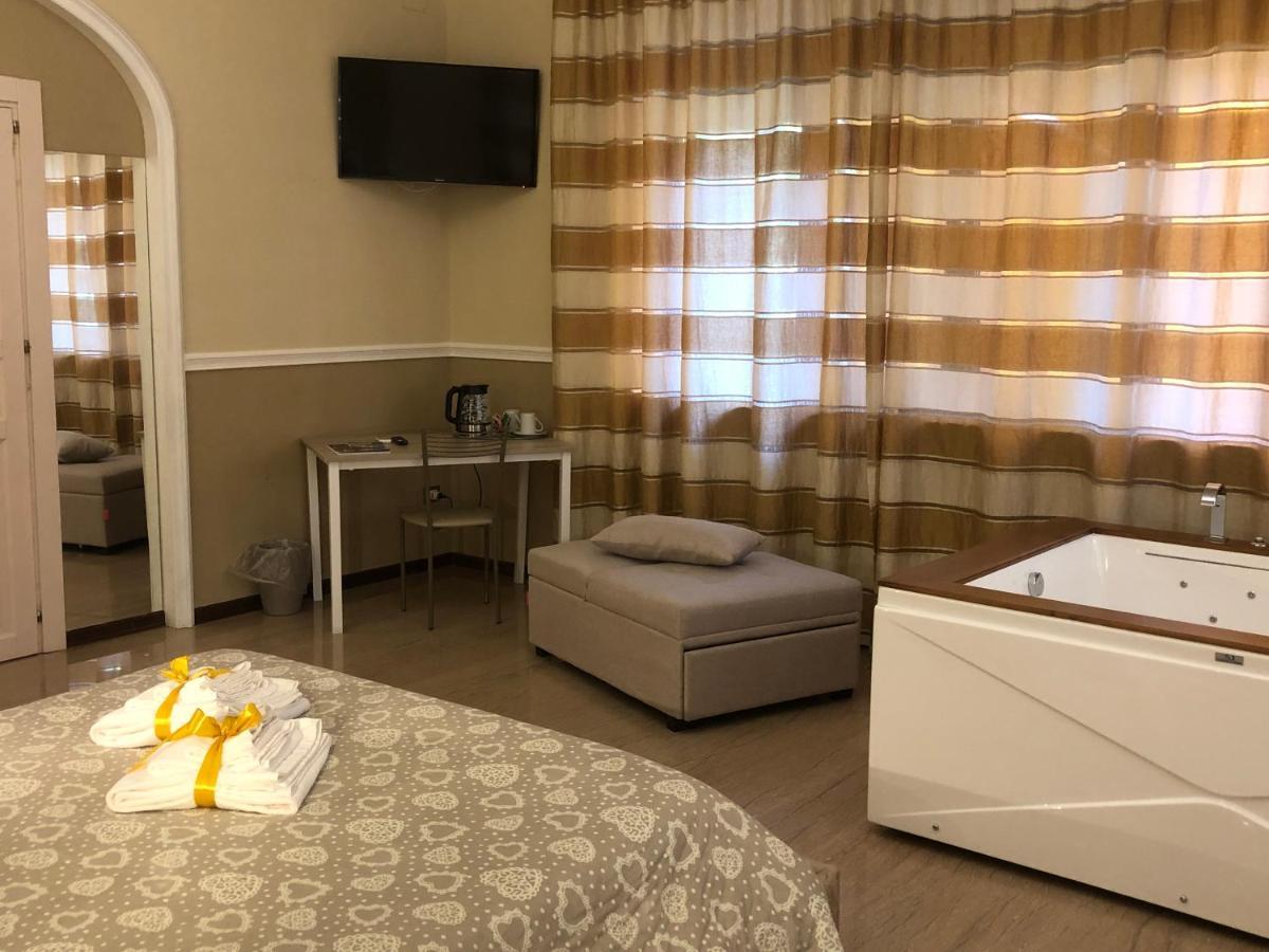 Villa Domus Salento Suites & Rooms Con Parcheggio Privato In Loco Lecce Bagian luar foto
